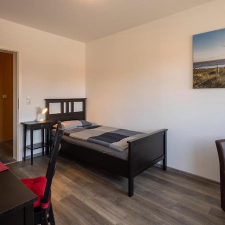 Gaestehaus Olympia Wilhelmshaven - Moderne Einzelzimmer Mit Eigenem Bad Fuer Monteure Schortens Kültér fotó