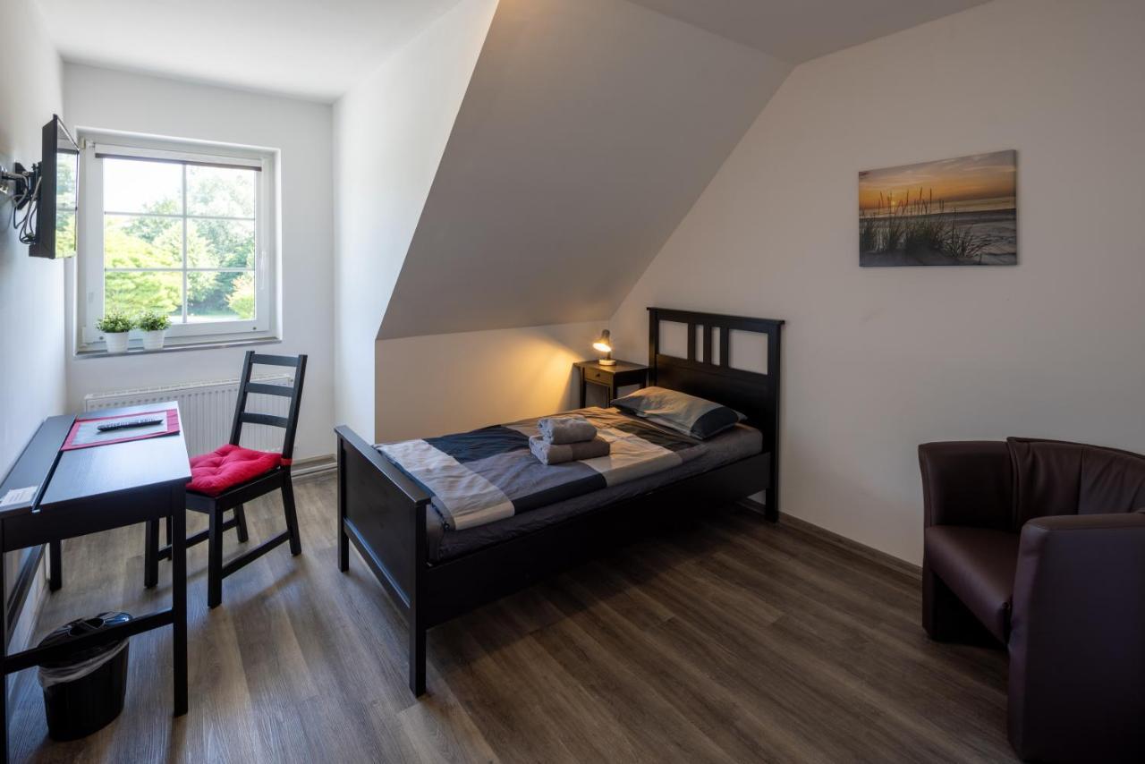 Gaestehaus Olympia Wilhelmshaven - Moderne Einzelzimmer Mit Eigenem Bad Fuer Monteure Schortens Kültér fotó