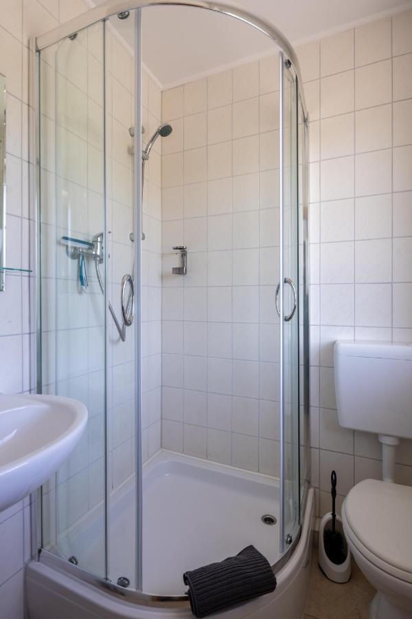 Gaestehaus Olympia Wilhelmshaven - Moderne Einzelzimmer Mit Eigenem Bad Fuer Monteure Schortens Kültér fotó